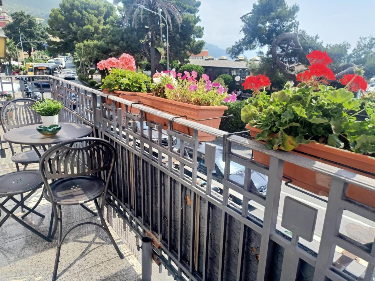 Hotel Serena Arenzano Extérieur photo