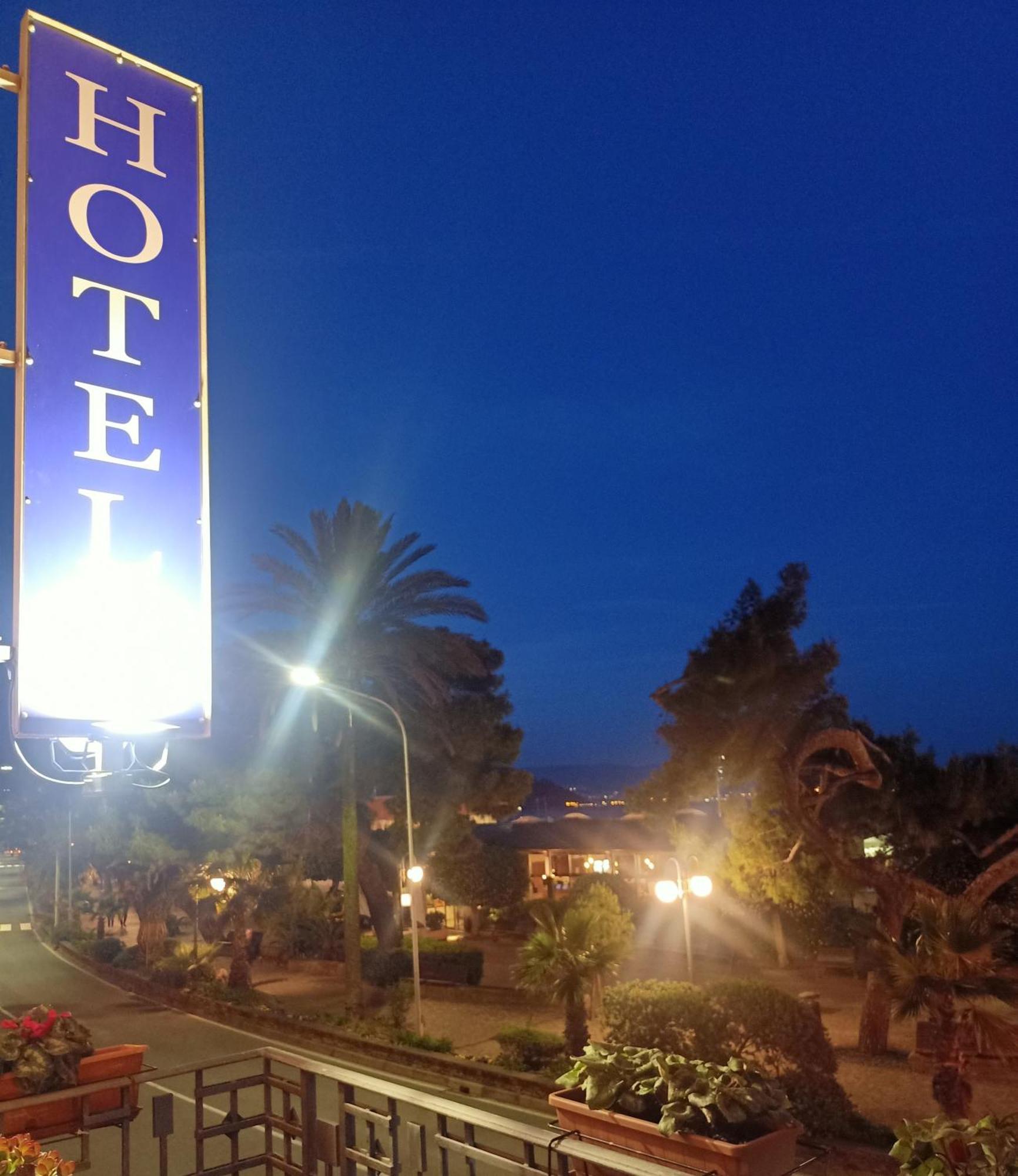 Hotel Serena Arenzano Extérieur photo