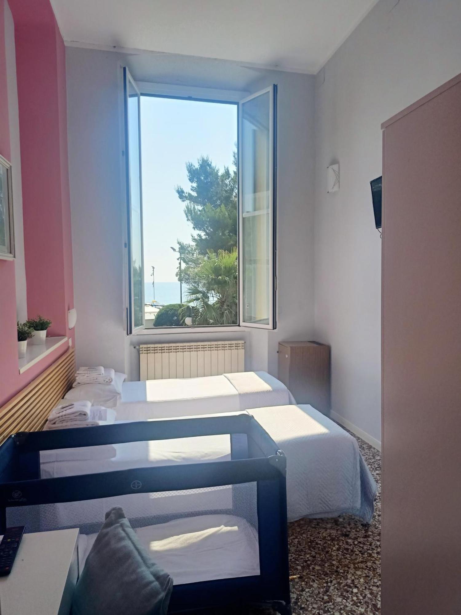 Hotel Serena Arenzano Extérieur photo