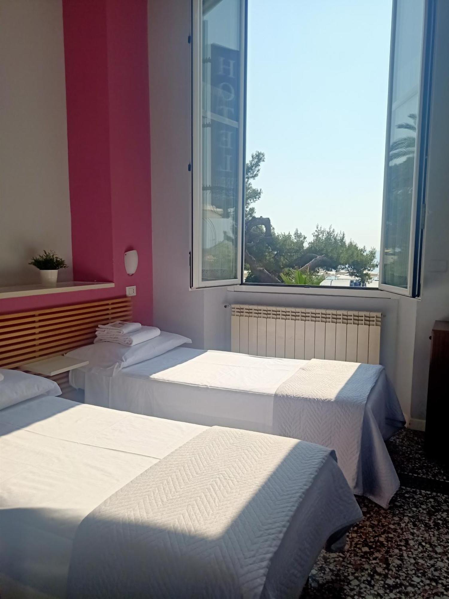 Hotel Serena Arenzano Extérieur photo